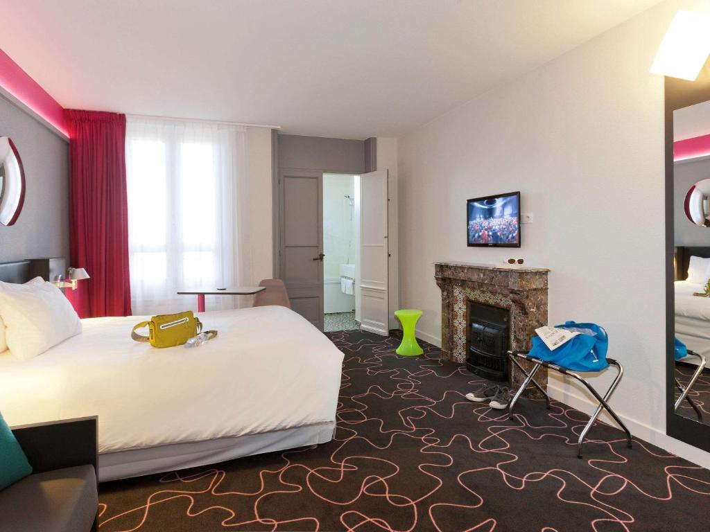 TV a/nebo společenská místnost v ubytování ibis Styles Roanne Centre Gare