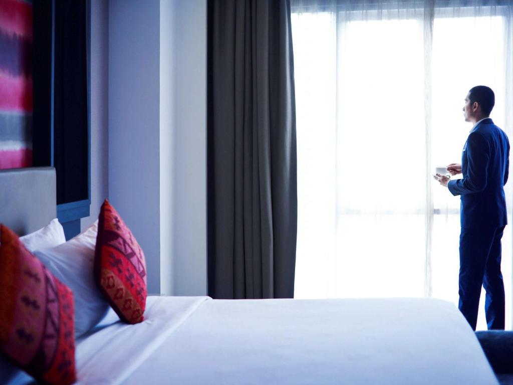 Postel nebo postele na pokoji v ubytování Grand Mercure Bandung Setiabudi