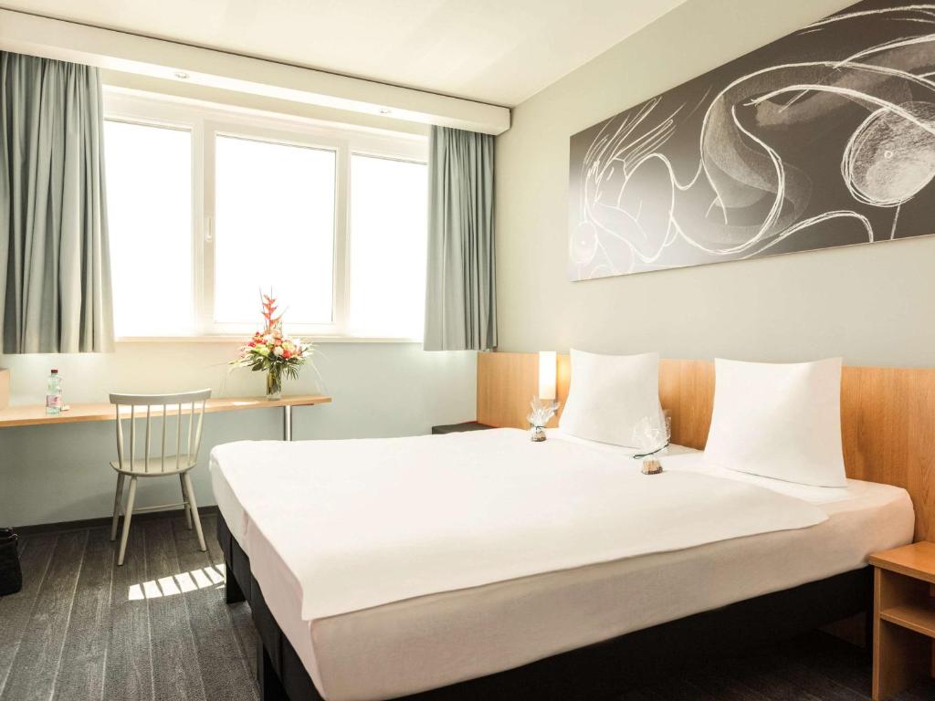 Postel nebo postele na pokoji v ubytování Ibis Vienna Airport