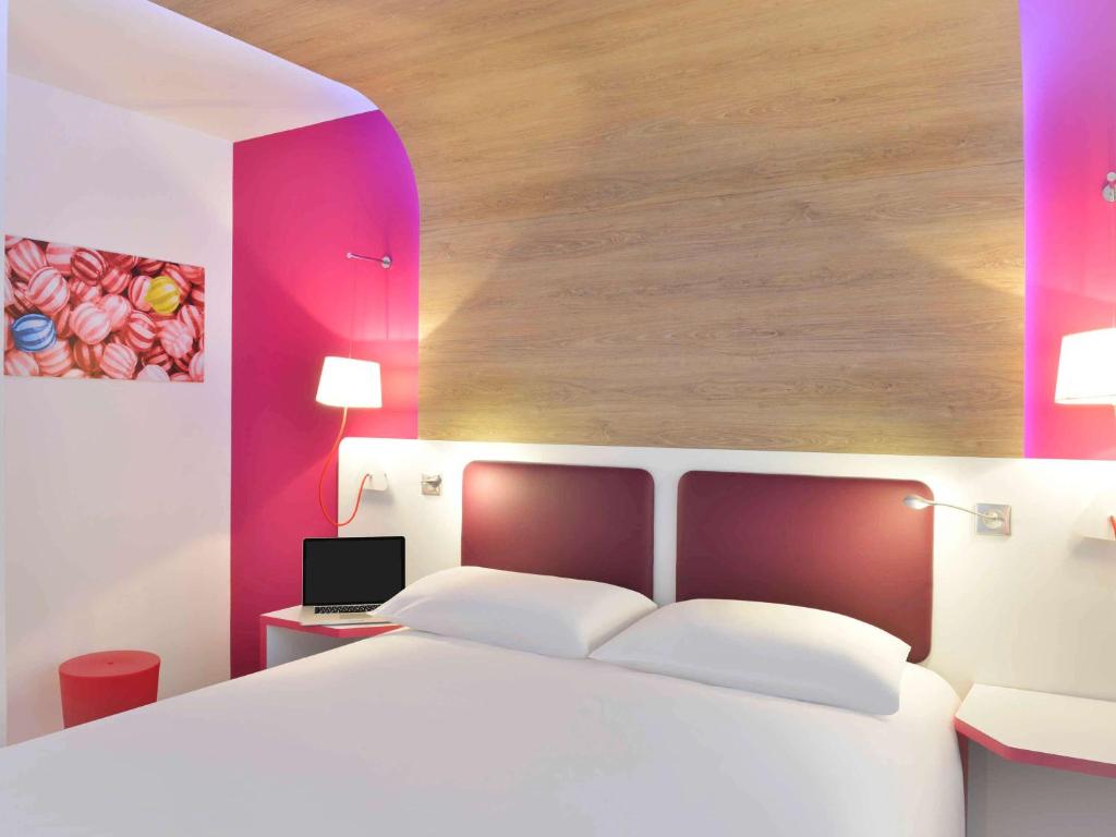 Postel nebo postele na pokoji v ubytování ibis Styles Montelimar Centre