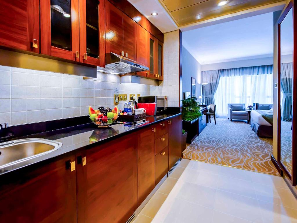 Eldhús eða eldhúskrókur á Grand Mercure Majlis Residences