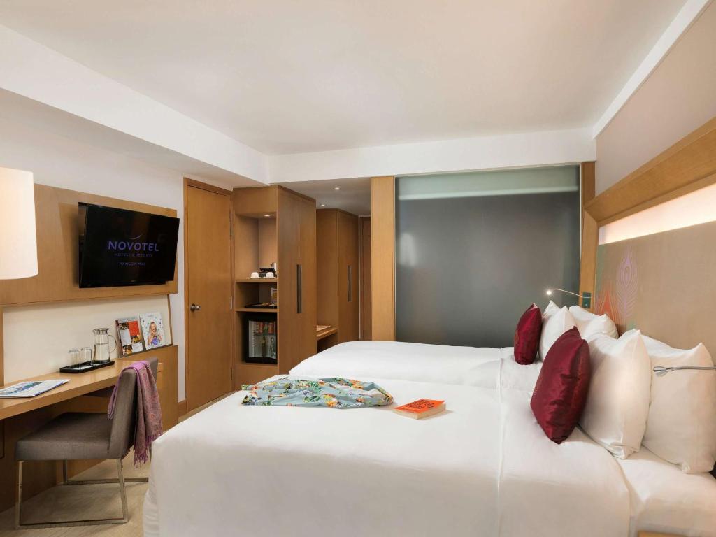 Voodi või voodid majutusasutuse Novotel Yangon Max toas