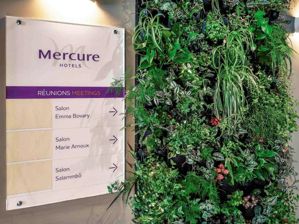 Um jardim em Mercure Trouville Sur Mer