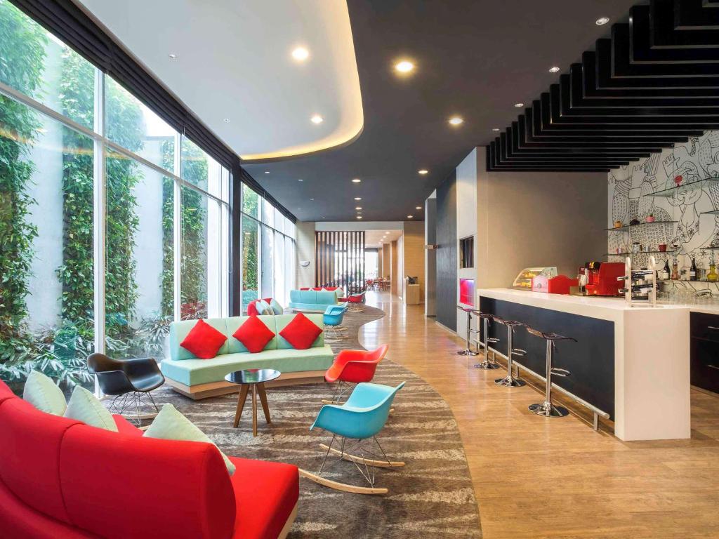 Posezení v ubytování Ibis Jakarta Harmoni