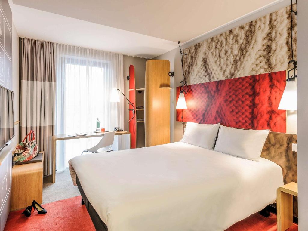 Postel nebo postele na pokoji v ubytování Ibis Berlin Hauptbahnhof