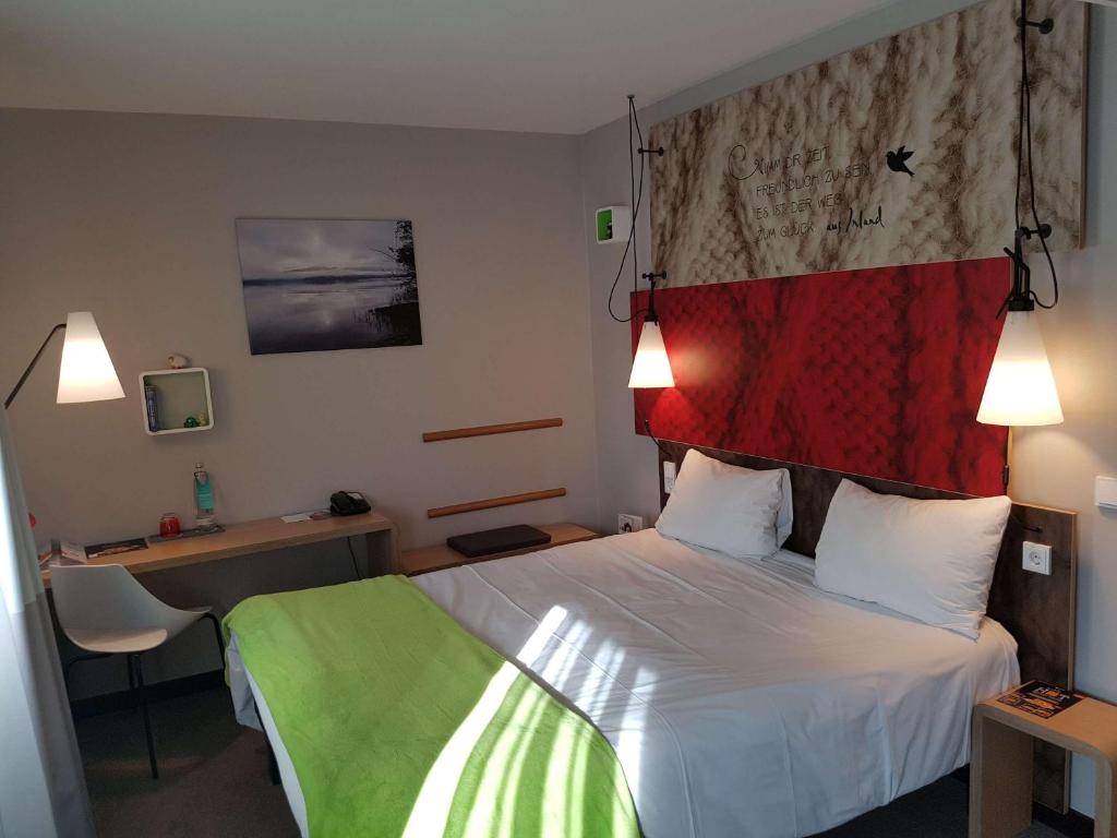 Postel nebo postele na pokoji v ubytování Ibis Berlin Hauptbahnhof