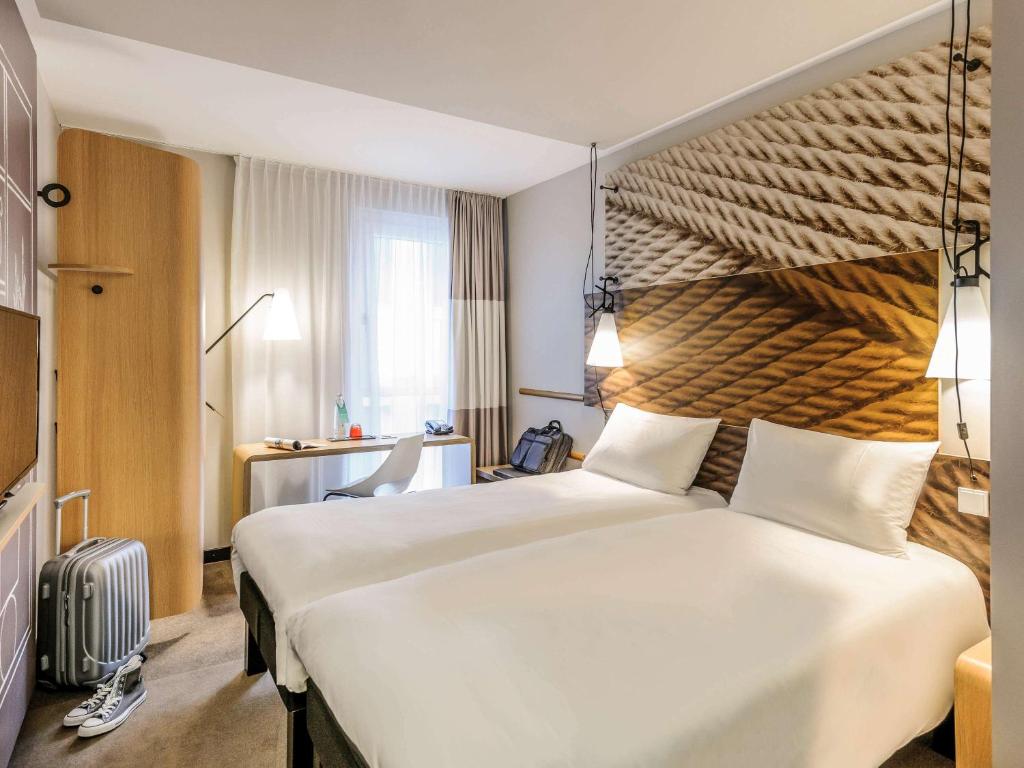 Postel nebo postele na pokoji v ubytování Ibis Berlin Hauptbahnhof