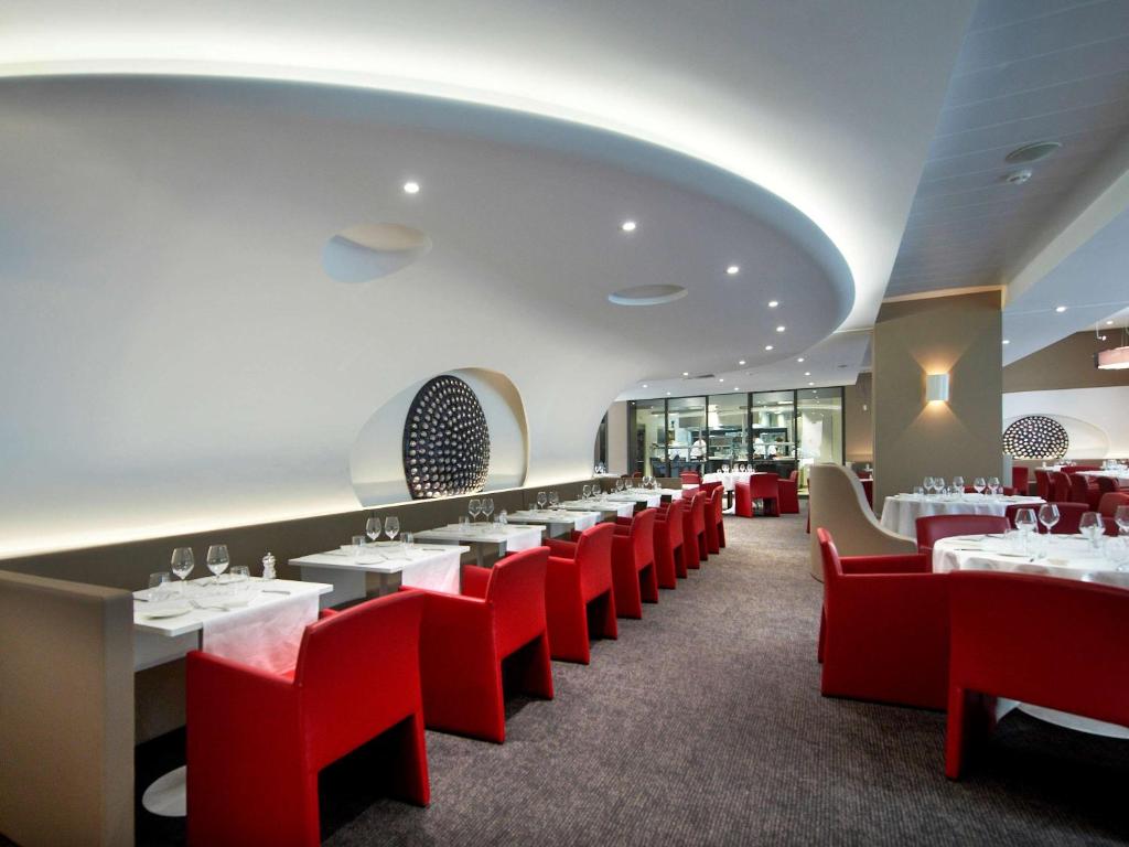 Restorāns vai citas vietas, kur ieturēt maltīti, naktsmītnē Mercure Villefranche en Beaujolais
