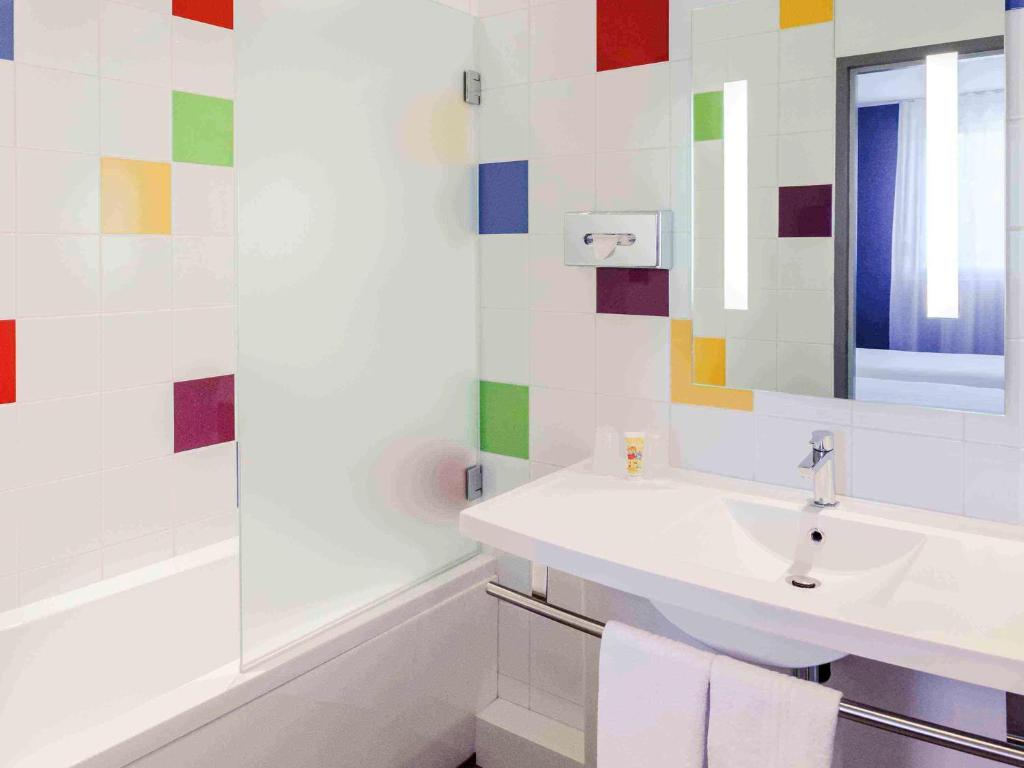 Koupelna v ubytování ibis Styles Vierzon