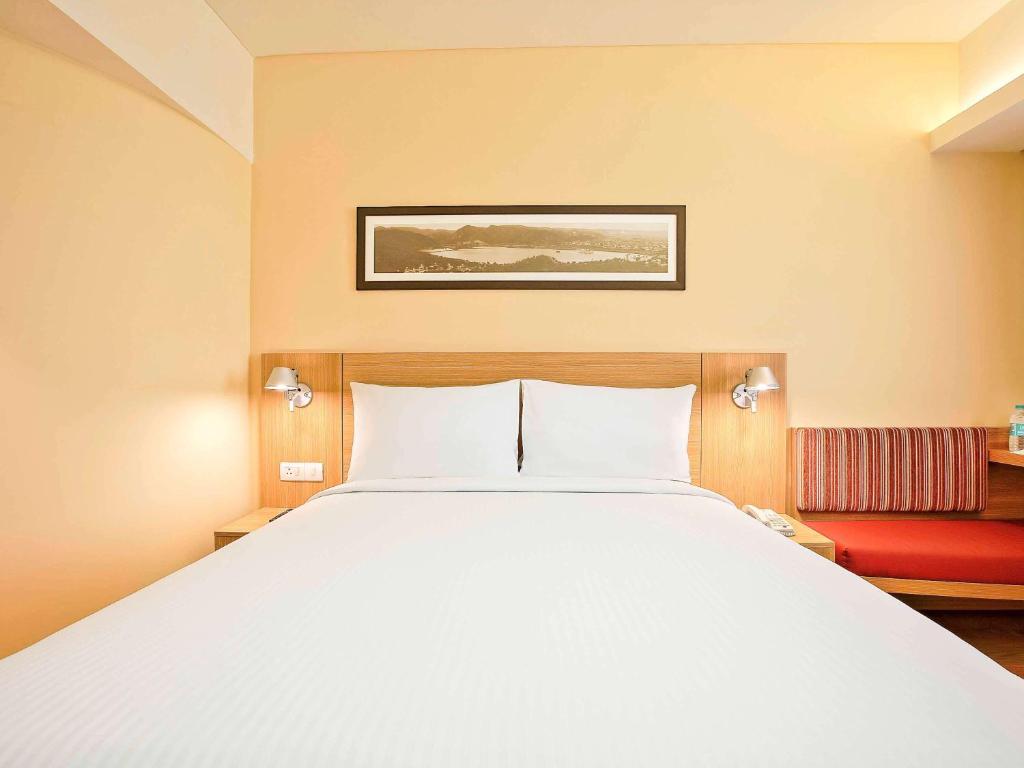 Postel nebo postele na pokoji v ubytování ibis Chennai City Centre - An Accor Brand