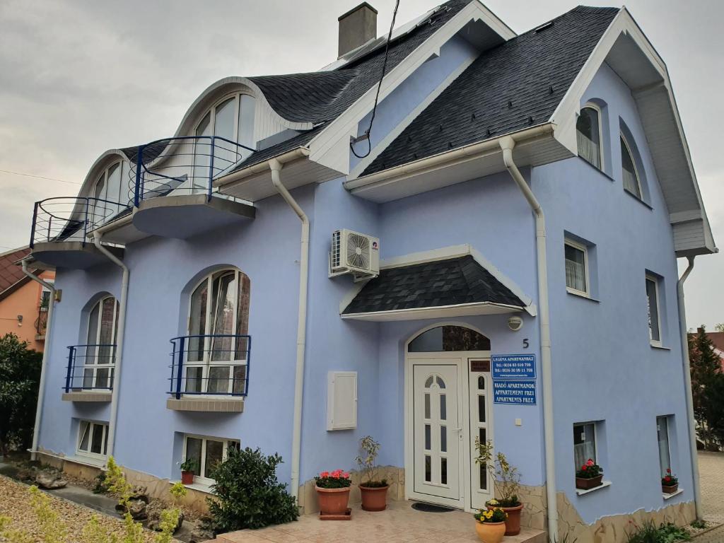 Laguna Apartmanház - Housity
