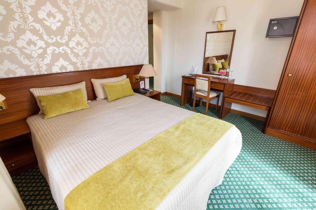 Uma cama ou camas num quarto em Hotel Eurosol Gouveia