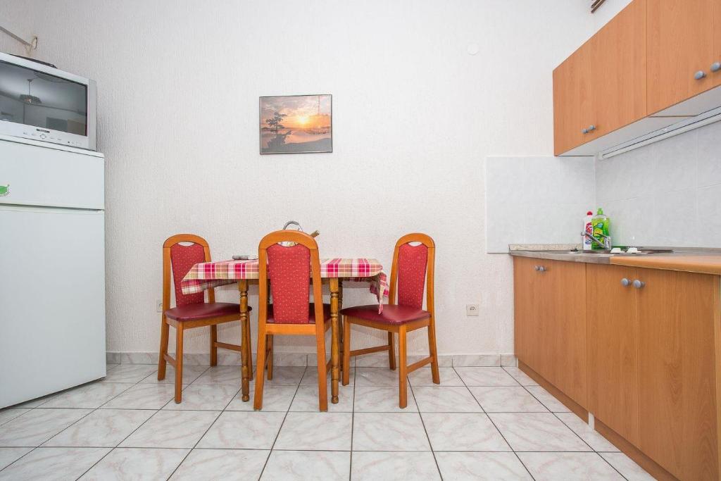 Kuchyňa alebo kuchynka v ubytovaní Apartments Mira on the Peljesac peninsula
