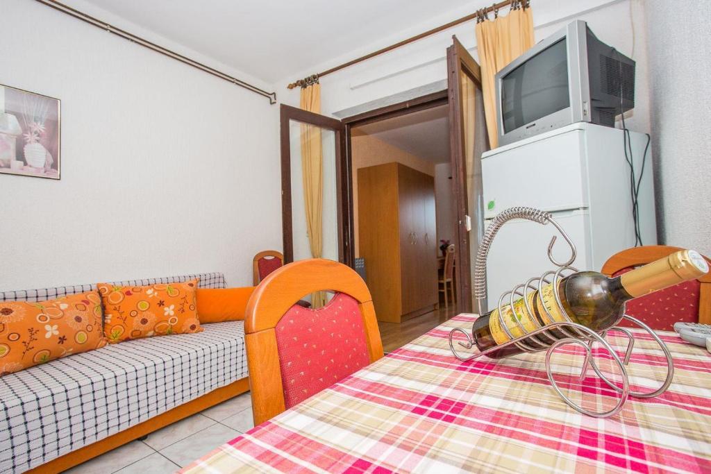 Televízia a/alebo spoločenská miestnosť v ubytovaní Apartments Mira on the Peljesac peninsula