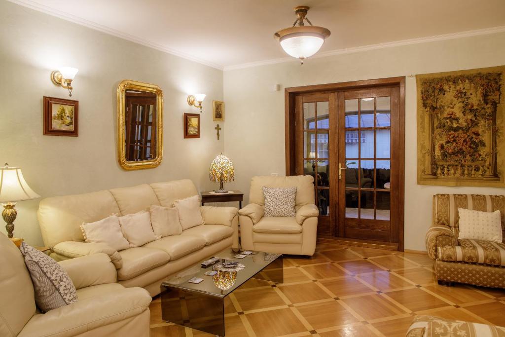Posezení v ubytování Zaivan Retreat