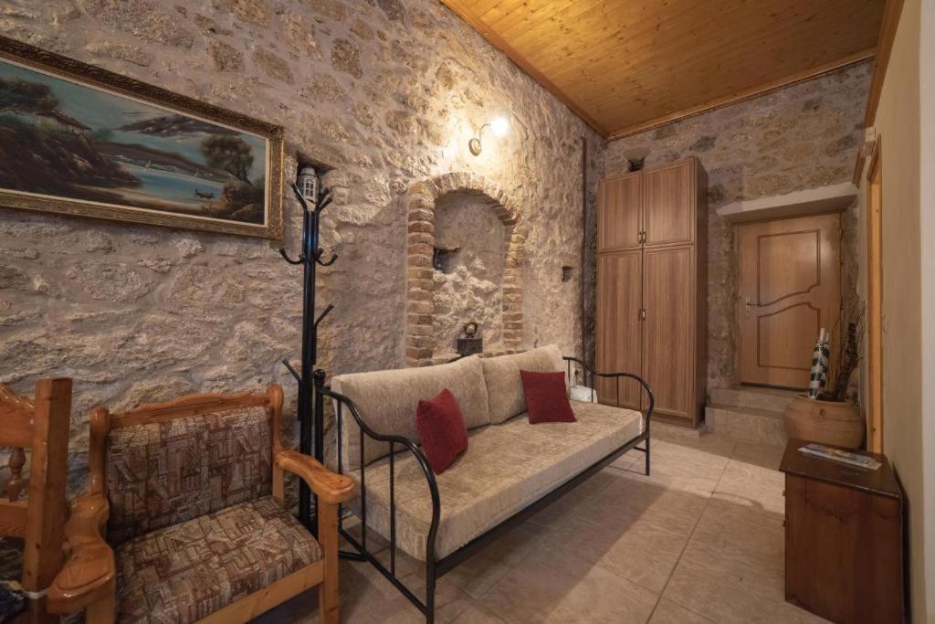 Zona d'estar a Menecrates Rustic - San Matteo