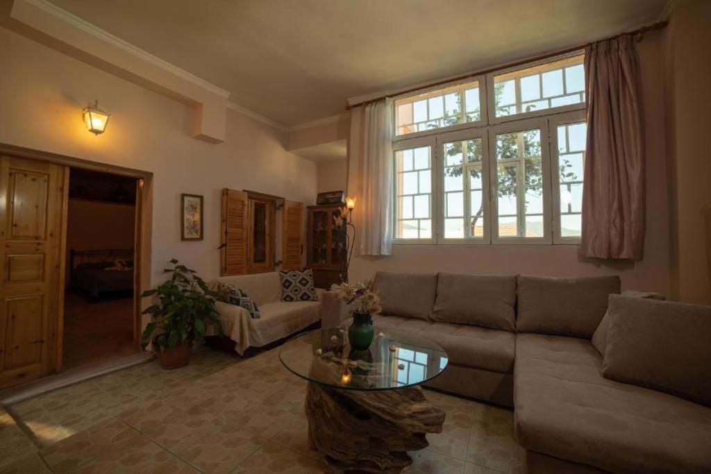 Zona d'estar a Menecrates Rustic - San Matteo