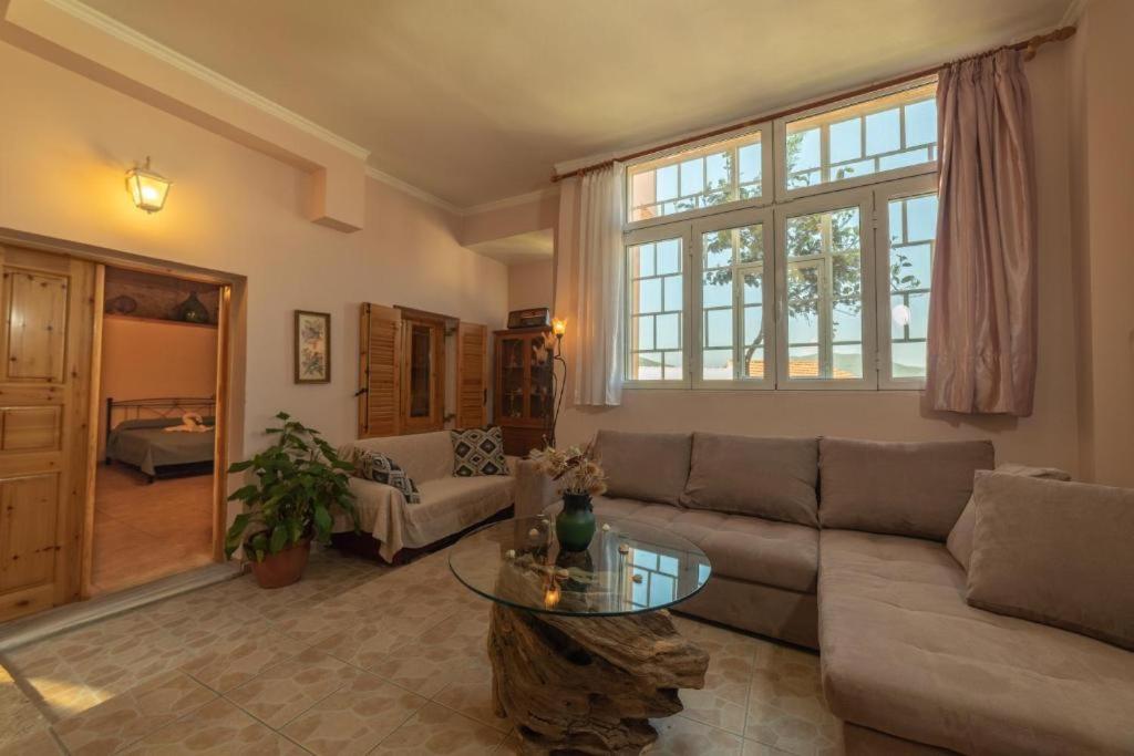 Zona d'estar a Menecrates Rustic - San Matteo