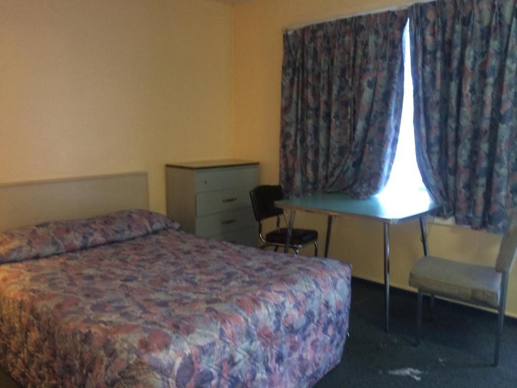 Postel nebo postele na pokoji v ubytování Road Runner Motel