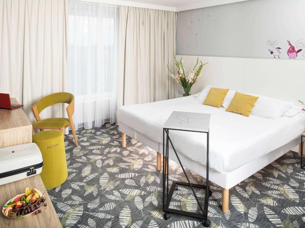 Postel nebo postele na pokoji v ubytování ibis Styles Bialystok