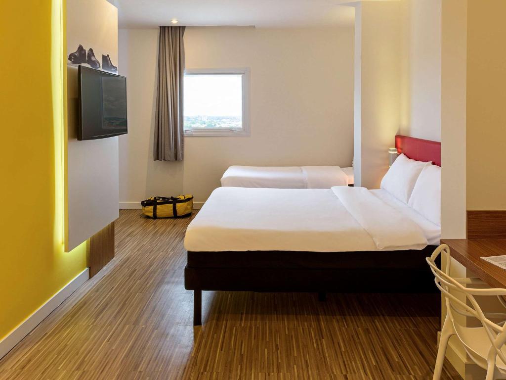 TV a/nebo společenská místnost v ubytování ibis Styles Birigui