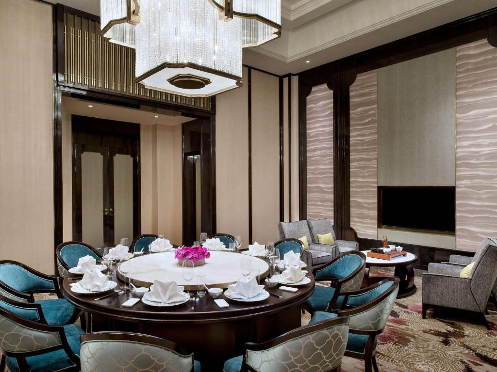 TV a/nebo společenská místnost v ubytování Sofitel Shanghai Hongqiao