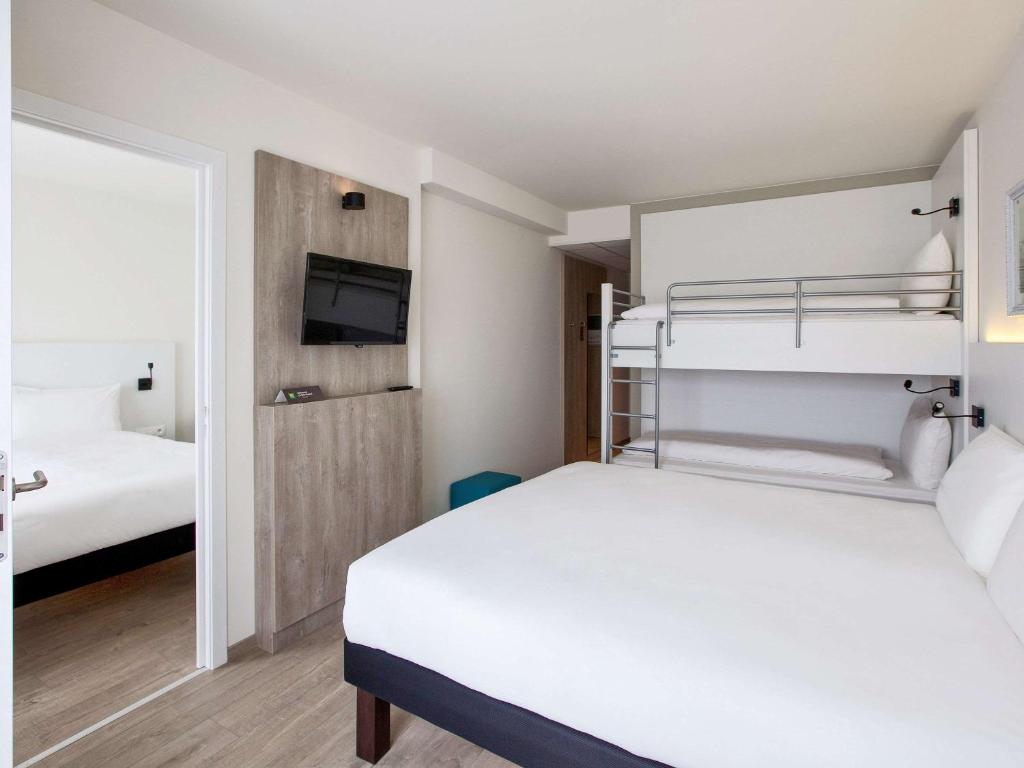 Postel nebo postele na pokoji v ubytování ibis Styles Nieuwpoort