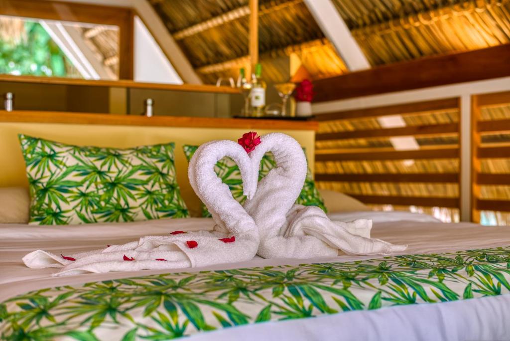 Postel nebo postele na pokoji v ubytování Shawandha Lodge