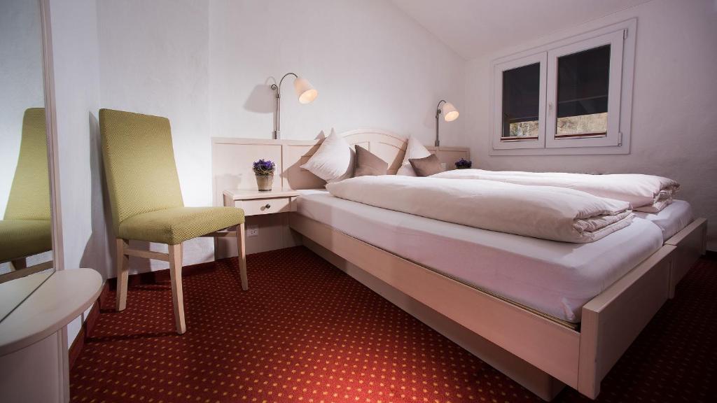 Postel nebo postele na pokoji v ubytování Hotel Silberhorn