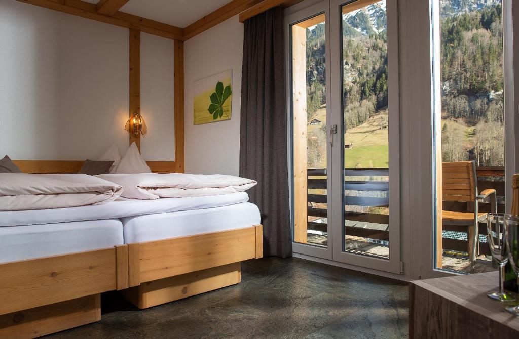 Summer hotel in Lauterbrunnen with Alpine atmosphere and mountain views