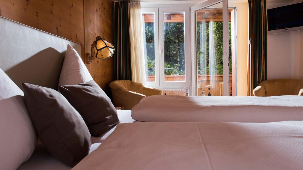 Postel nebo postele na pokoji v ubytování Hotel Silberhorn