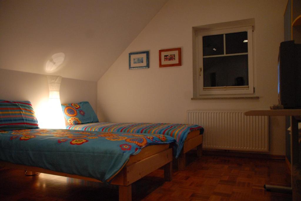 Postel nebo postele na pokoji v ubytování Oriana Studios