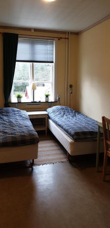 Postel nebo postele na pokoji v ubytování Lönneberga Vandrarhem & Hostel