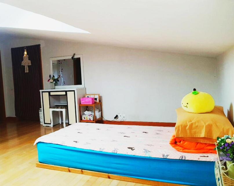 Postel nebo postele na pokoji v ubytování Tongyeong One Guesthouse