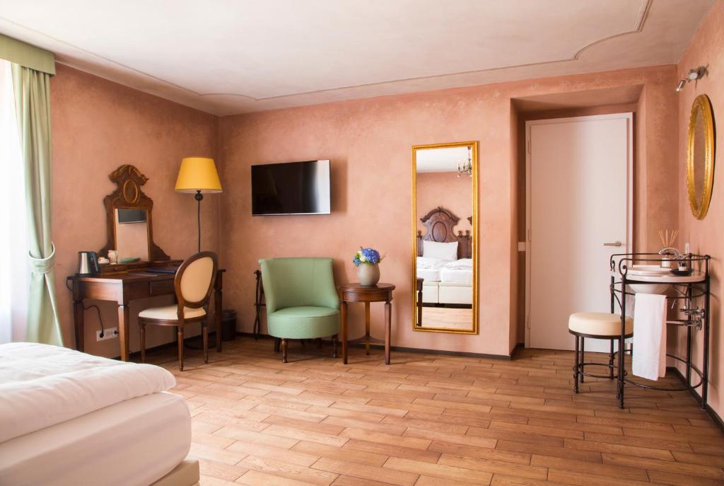 TV a/nebo společenská místnost v ubytování Boutique & Business Hotel La Tureta