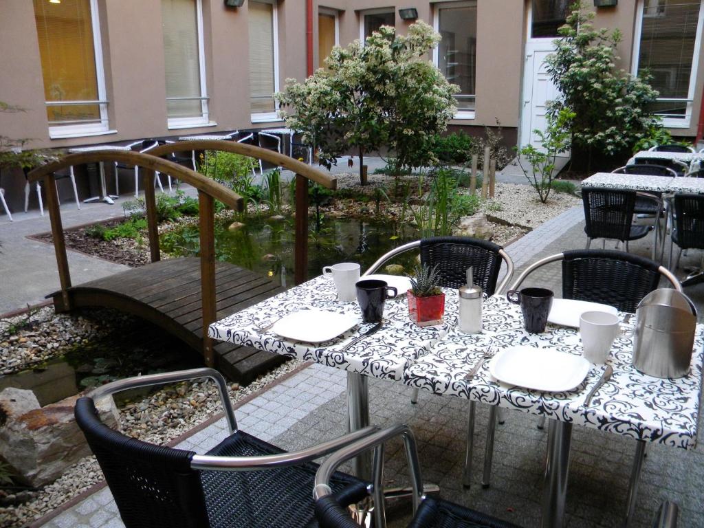 Restaurace v ubytování Six Inn Hotel Budapest