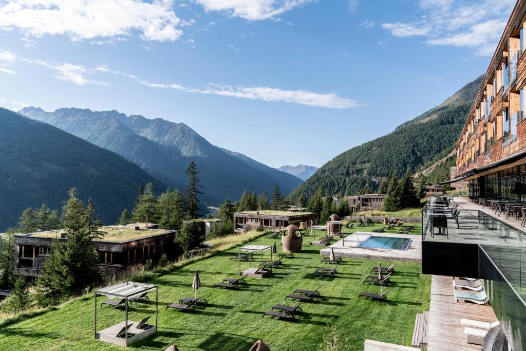 Nespecifikovaný výhled na hory nebo výhled na hory při pohledu z hotelu