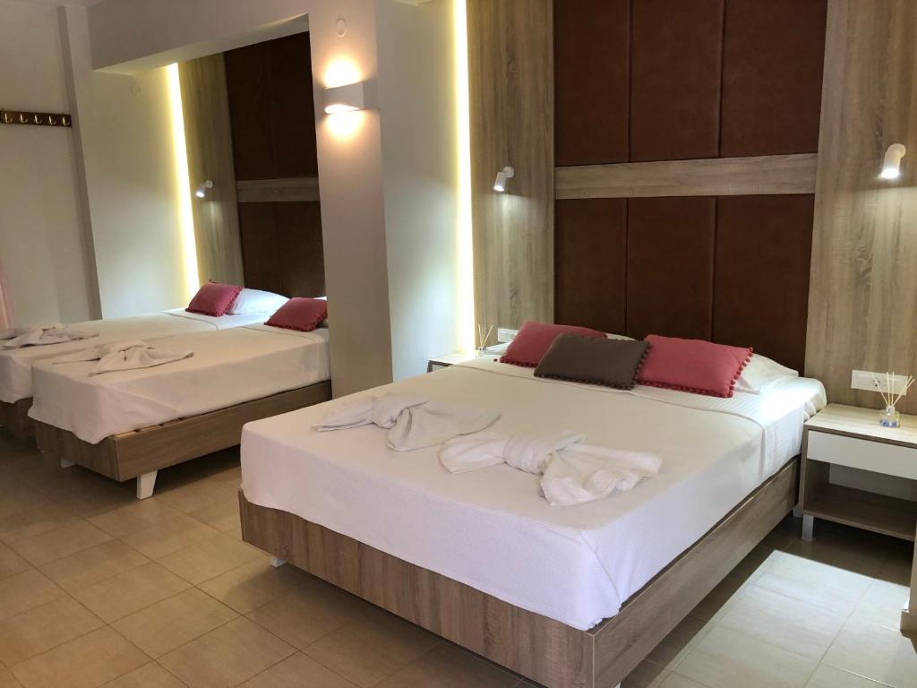 Taverna Akrogiali - Quadruple Room With Balcony