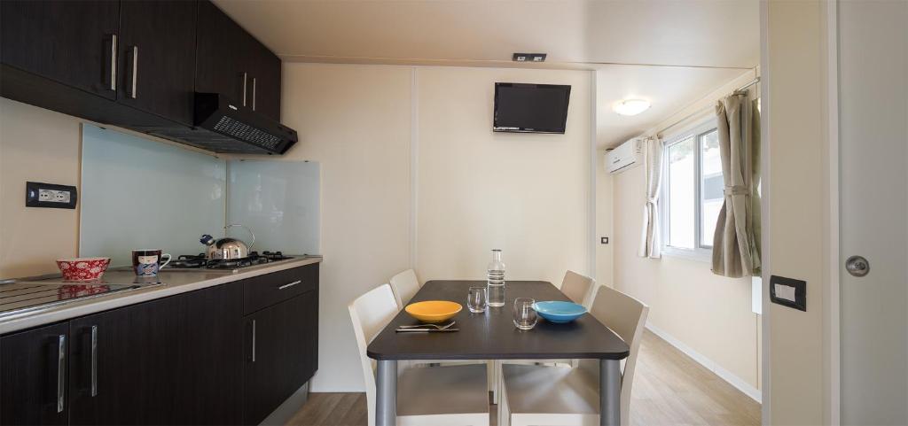 Kuchnia lub aneks kuchenny w obiekcie Camping Village Laguna Blu