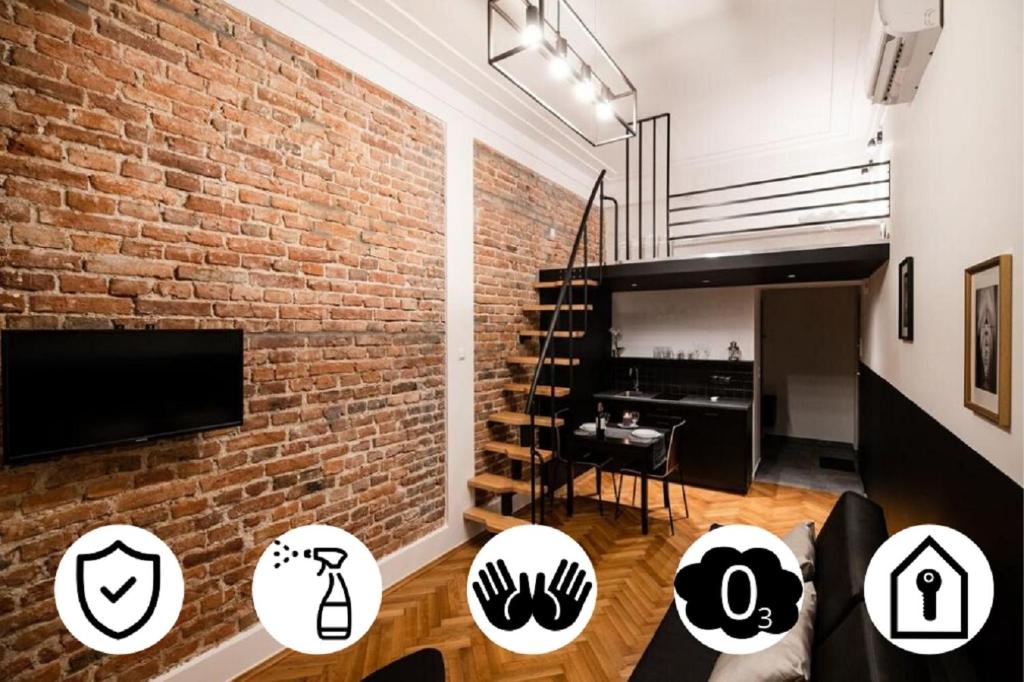 Televiisor ja/või meelelahutuskeskus majutusasutuses DIETLA 99 APARTMENTS - IDEAL LOCATION - in the heart of Krakow