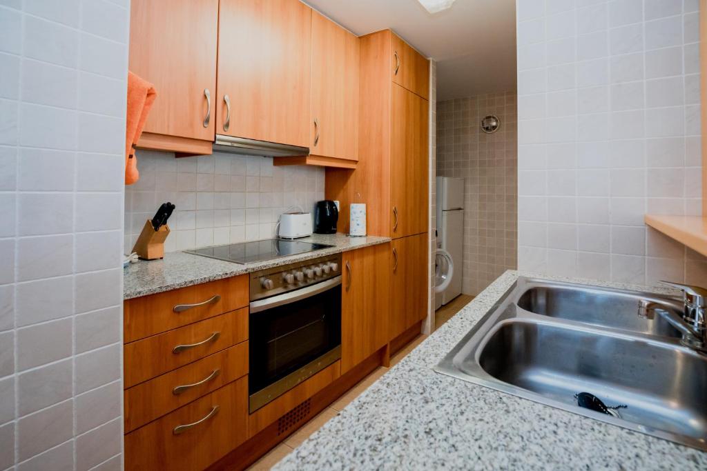 Kuchyň nebo kuchyňský kout v ubytování Apartaments Ashome