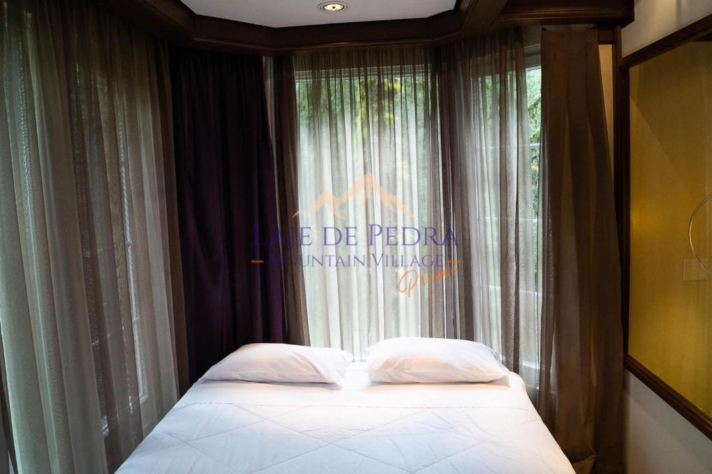  Laje de Pedra Mountain VillagePrime