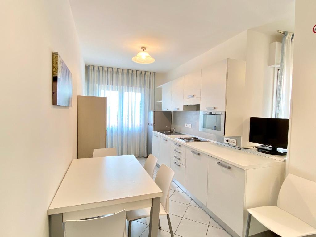 Kuchyň nebo kuchyňský kout v ubytování Artesi - Carraro Immobiliare Jesolo - Family Apartments