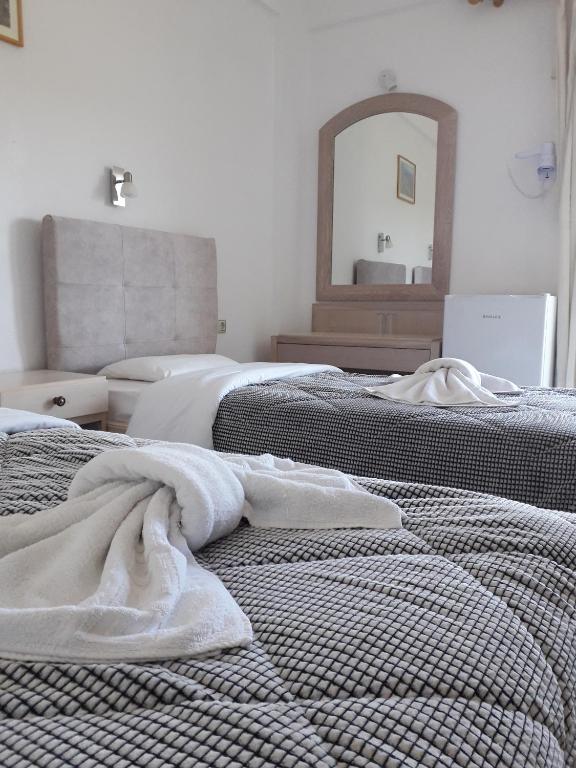 Postel nebo postele na pokoji v ubytování Knossos Hotel