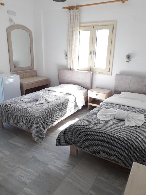 Postel nebo postele na pokoji v ubytování Knossos Hotel