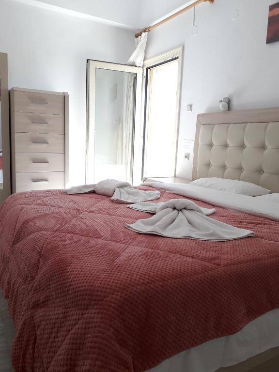Postel nebo postele na pokoji v ubytování Knossos Hotel
