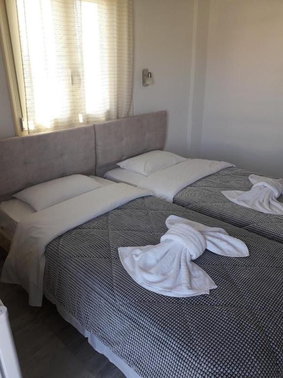 Postel nebo postele na pokoji v ubytování Knossos Hotel