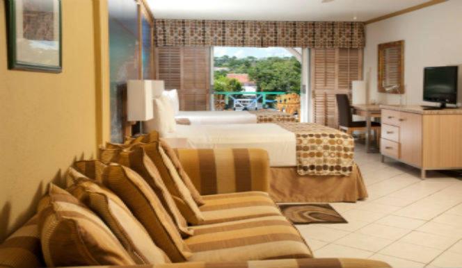 TV a/nebo společenská místnost v ubytování Accra Beach Hotel