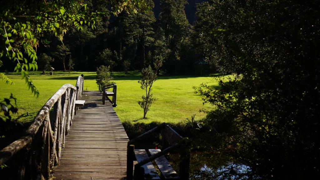 Peisaj natural din apropierea acestei cabane