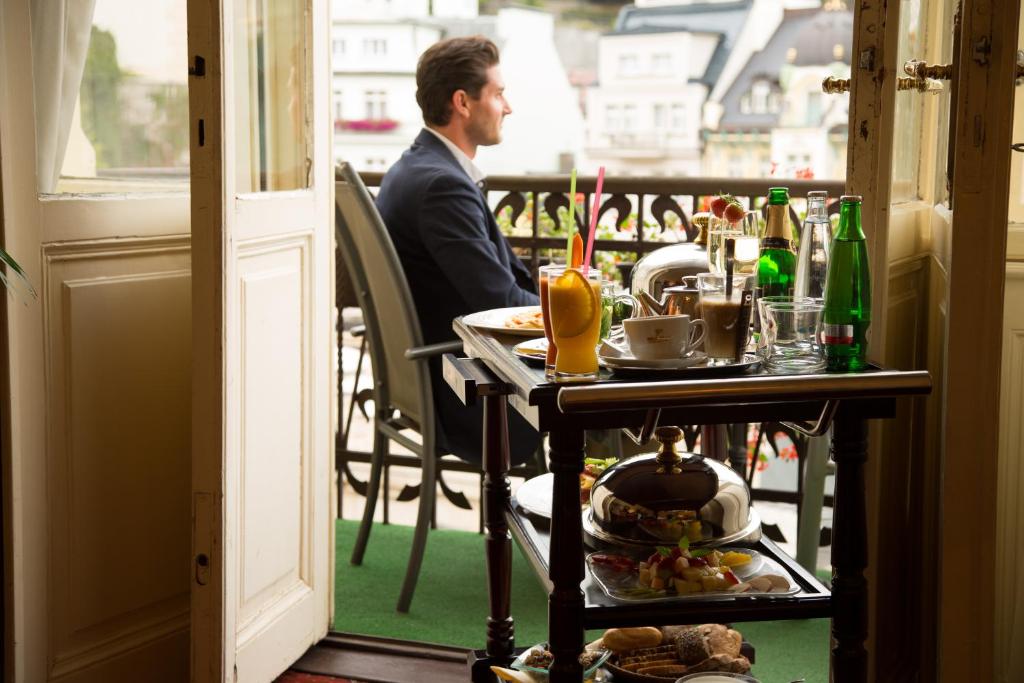 Hotel Romance - Resim 41